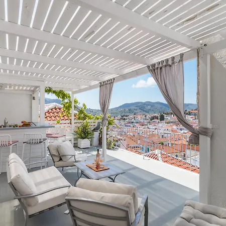 Cliffside Castro Town House * スコペロス