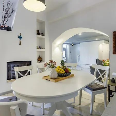 Cliffside Castro Town House * スコペロス